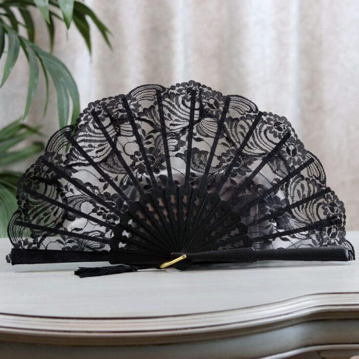 Lace fans (1)